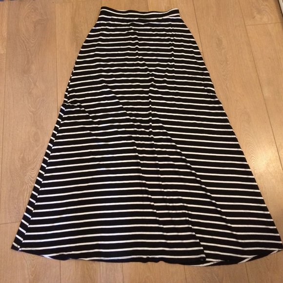 5 for $20 Black & white Stripes Long Dress - Small - Picture 3 of 7